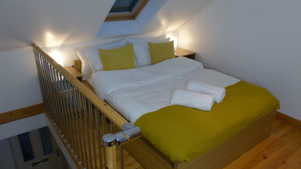 Epicsa - Family & Corporate Mews With Free Parking