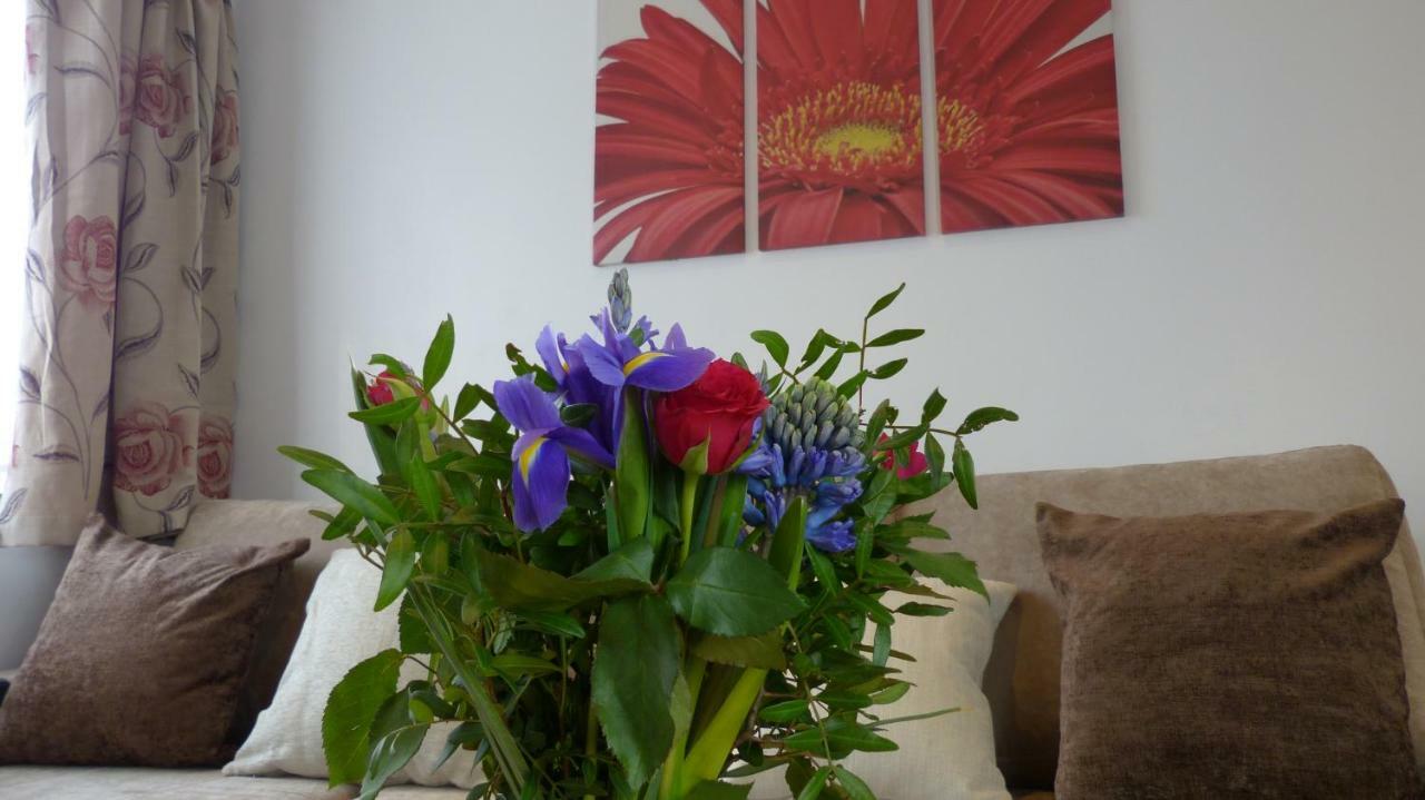 Epicsa - Family & Corporate Mews With Free Parking